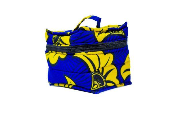 Trousse bleue et jaune motifs floraux