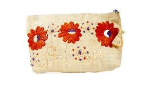 Pochette Brodée en Raphia