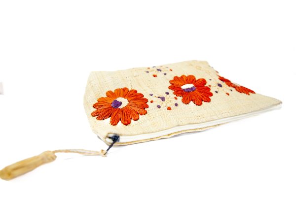 Pochette Brodée en Raphia